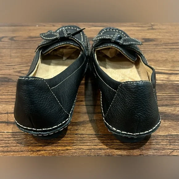Women's NATURALIZER levity Shoes Black Leather Muted Slip On With Bow Sz 8.5M - Picture 2 of 5